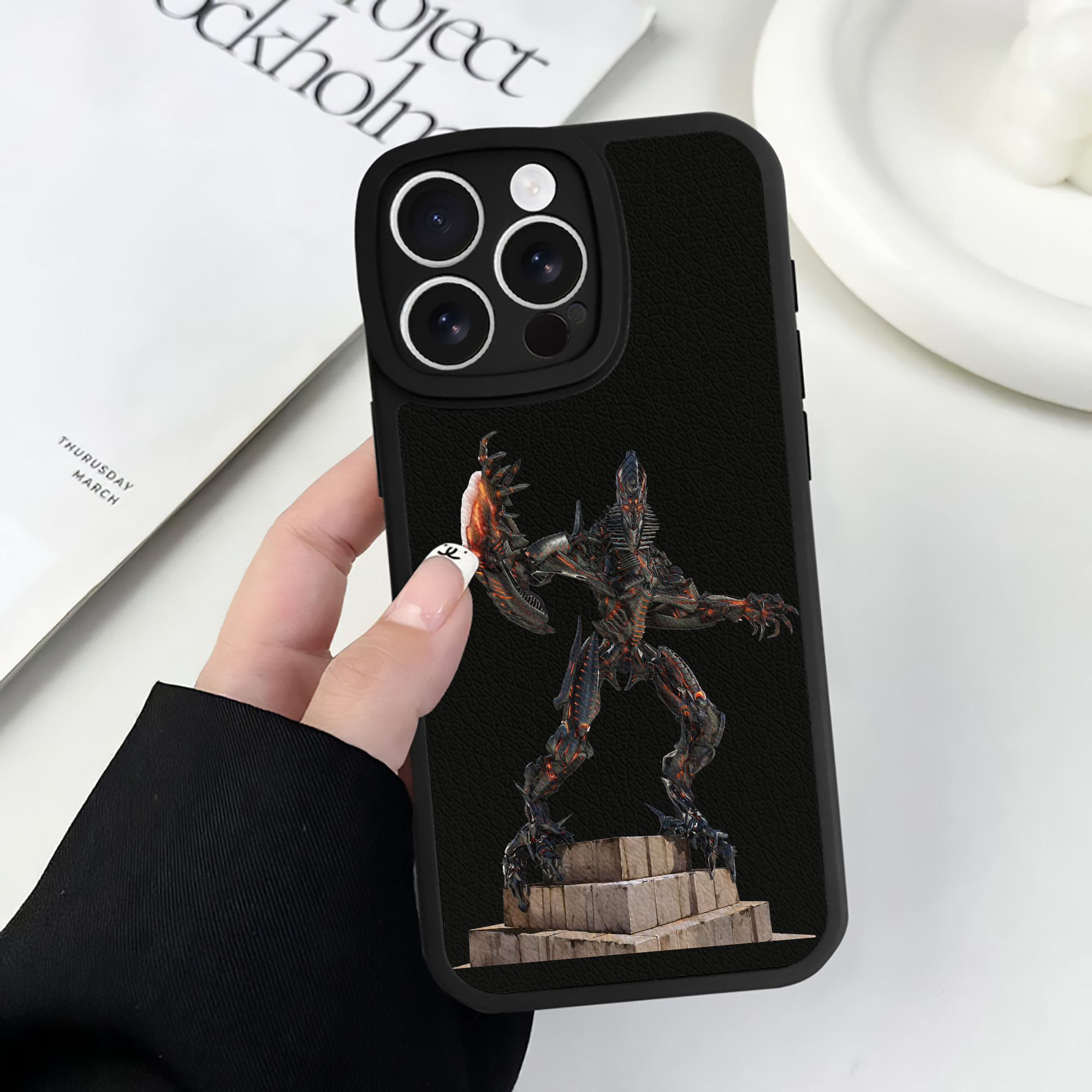 （画像用） Transformers トランスフォーマー 【iPhone 16シリーズ対応】シリコンスマホケース（レザー調） 材質：シリコン